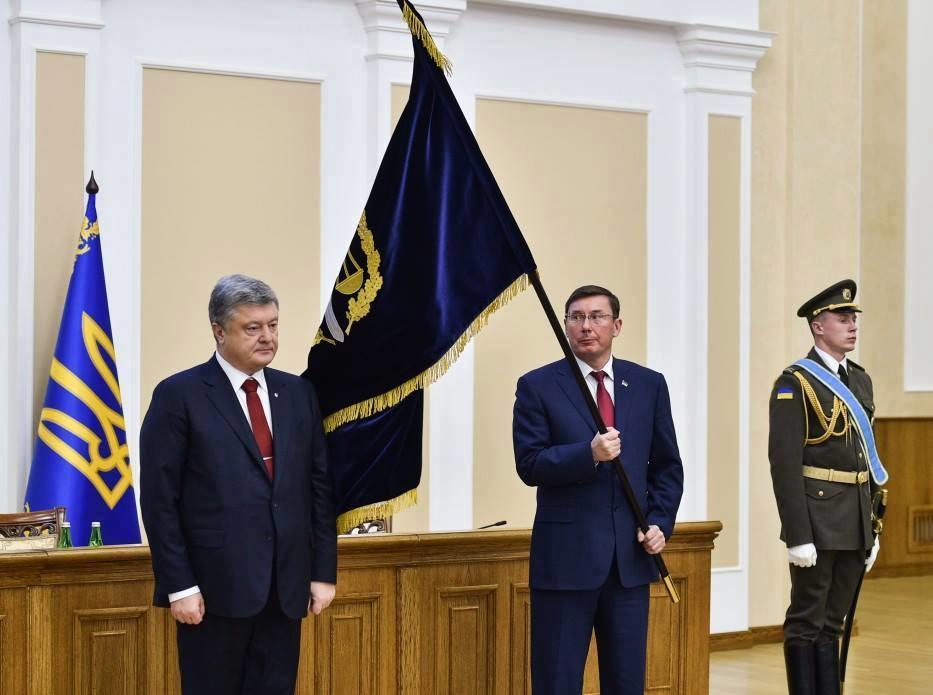 Бегство от Порошенко или укрепление позиций? Что стоит за отставкой Луценко? Бегство от Порошенко или укрепление позиций? Что стоит за отставкой Луценко?