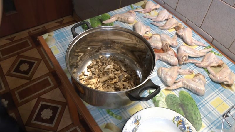Настоящие копченые крылышки дома — это реально и очень просто Настоящие копченые крылышки дома — это реально и очень просто