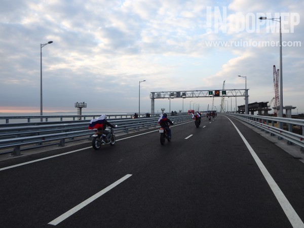 Эксклюзивные кадры запуска автомобильного движения на Крымском мосту