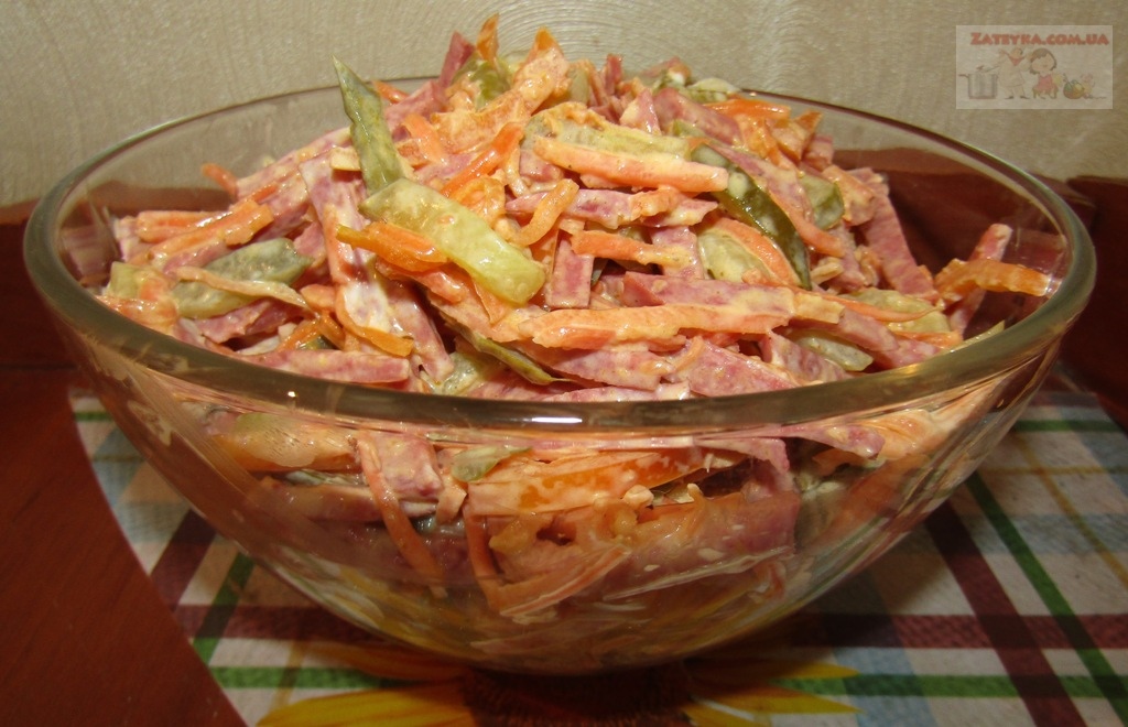 Салат с копченой колбасой и морковью по-корейски