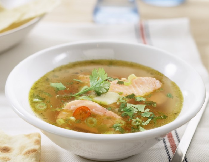 Очень вкусная уха с оливками на курином бульоне. \ Фото: wday.ru. Как приготовить уху так, чтобы захотелось добавки: 6 оригинальных рецептов