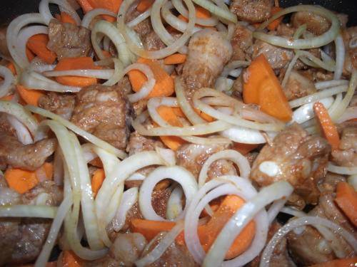 Тушёное мясо в кисло-сладком соусе