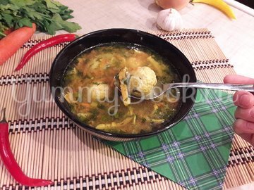 Лёгкий суп с куриными фрикадельками и яичной "лапшой"