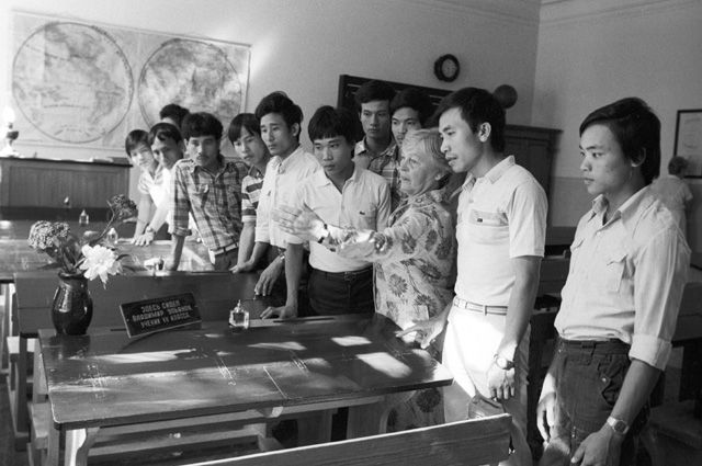 Вьетнамские студенты на экскурсии. 1988 г. Вьетнамские студенты на экскурсии. 1988 г.