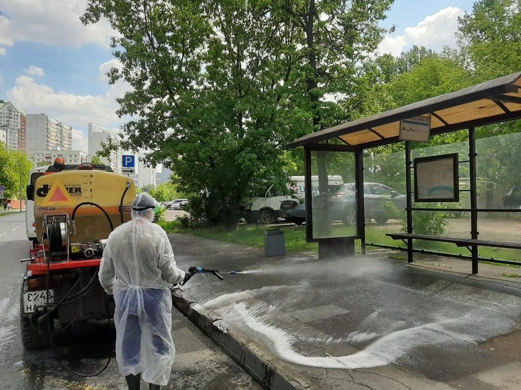 На дезинфекцию дорог в Хорошево-Мневниках вышли 28 единиц техники