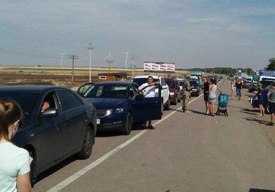 "Все ринулись к "агрессору" – а как же безвиз?": в Киеве пришли в ужас от массового выезда украинцев на отдых в Крым "Все ринулись к "агрессору" – а как же безвиз?": в Киеве пришли в ужас от массового выезда украинцев на отдых в Крым