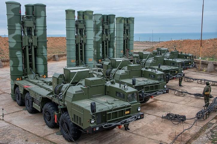 Россия развернула зенитно-ракетные комплексы С-400 на границе с Украиной Россия развернула зенитно-ракетные комплексы С-400 на границе с Украиной