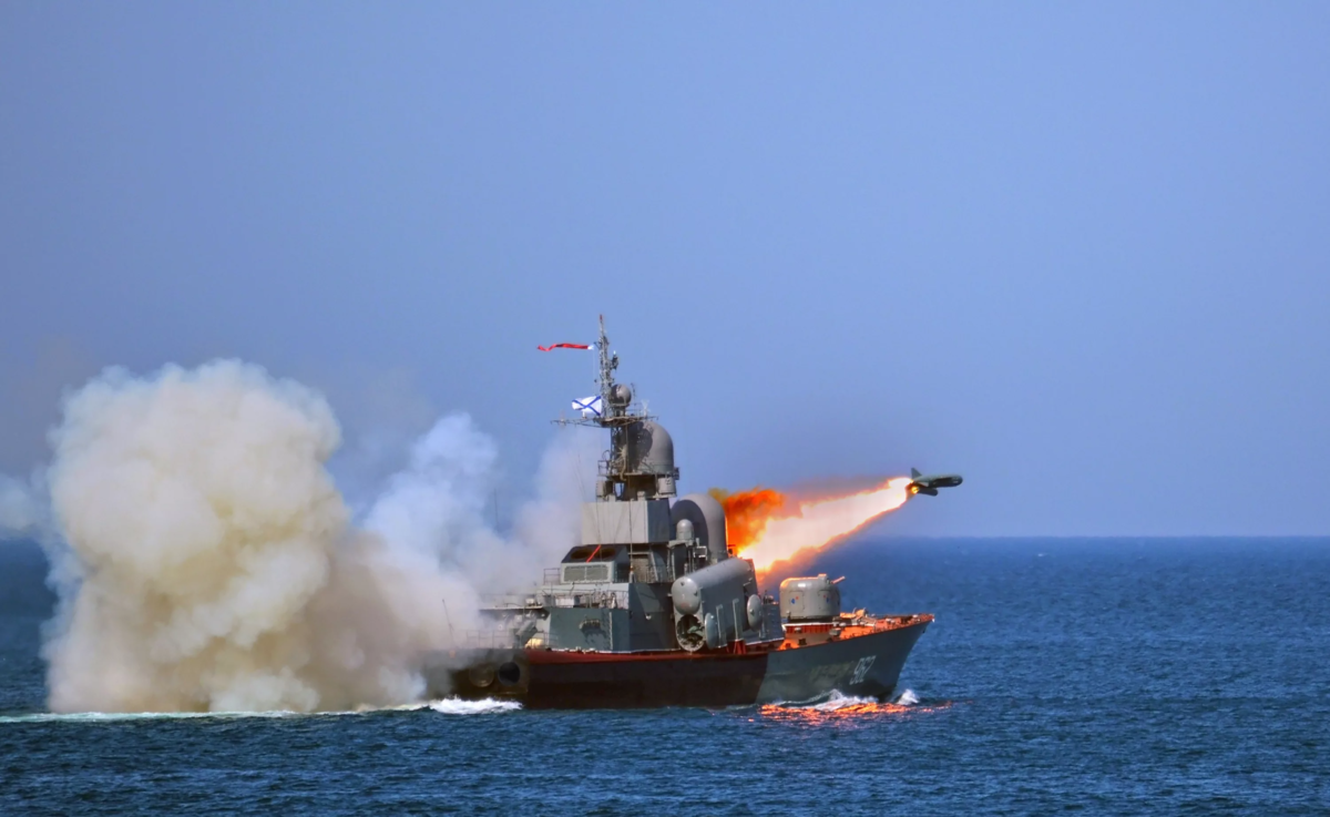 В США сообщили о попытке атаки со стороны России на американский военный корабль в Черном море