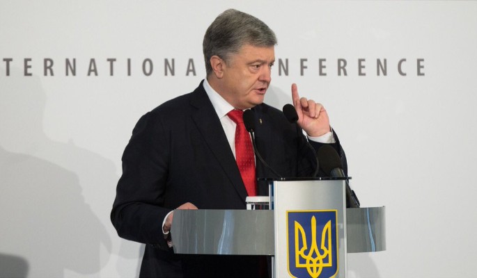 Шатающегося Порошенко подкосили американские выборы Шатающегося Порошенко подкосили американские выборы