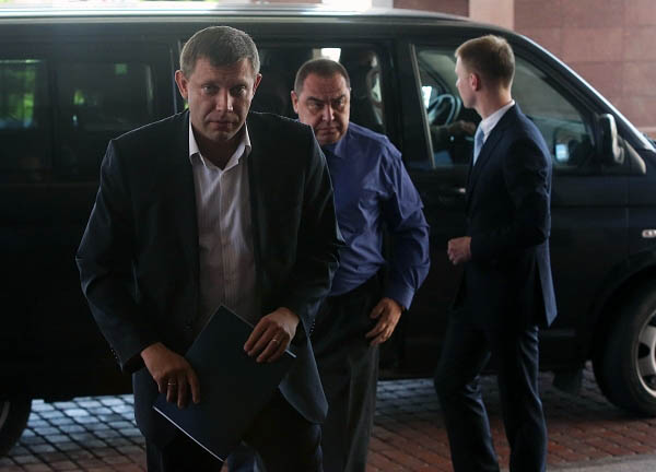 "Захарченко и Плотницкий не могут дать приказ отступить от Дебальцево. Им резонно, причем под дулами автоматов, будет задан вопрос: а за что же мы кровь проливали?"