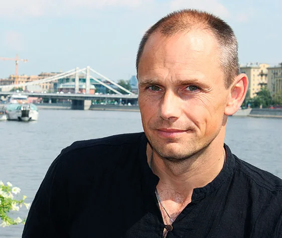 Сергей Шнырёв (www.kino-teatr.ru)