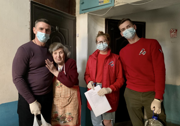 Севастопольские единоборцы и «Молодежка ОНФ» помогают пожилым в период самоизоляции
