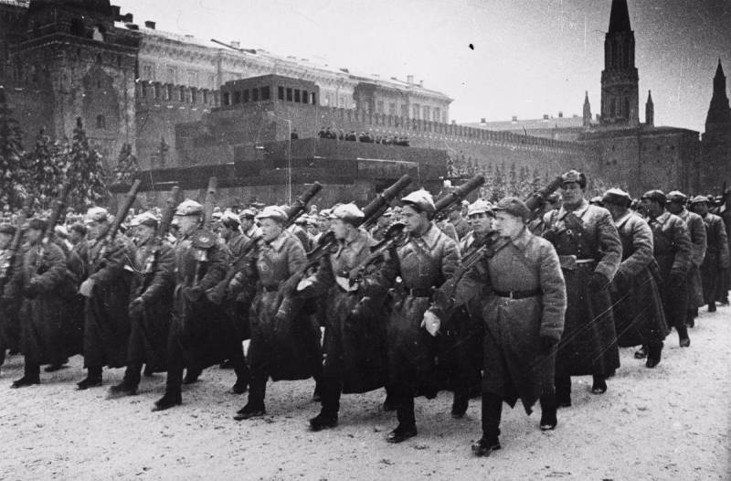 Рано утром в сорок первом Рано утром в сорок первом