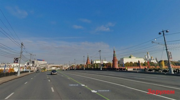 Большой каменный мост. Спецполоса по соседству с Кремлём.