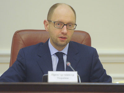 Единство политической элиты России и реализм Германии заставили Яценюка заговорить по-русски