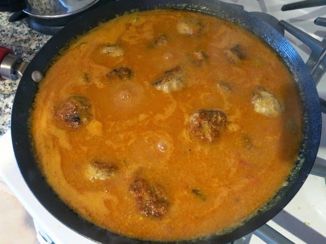 Индийские куриные тефтели с черносливом