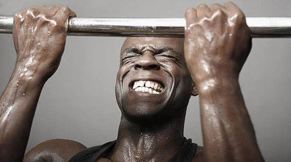 kak-nakachat-biceps-na-turnike_07