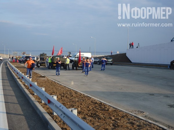 Эксклюзивные кадры запуска автомобильного движения на Крымском мосту