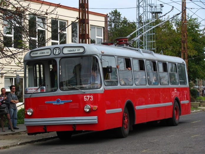 6745
