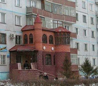 Обнаглевшие соседи, которые расширили балкон вызвали протест в сети...