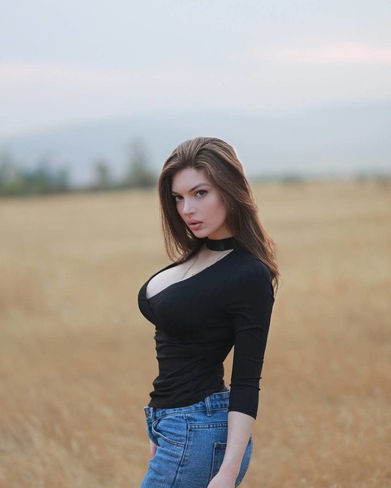 У неё там корсет что ли? У неё там корсет что ли? bigtits, Большая грудь, большие сиси, девушки, девушки с большой грудью, девушки с формами