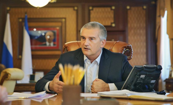 Глава Крыма звереет от бюрократической возни