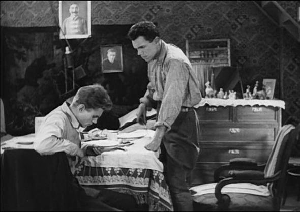 В фильме «Третья Мещанская» глав-героиня — вполне сознательная женщина живёт сразу с двумя сознательными комсомольцами.