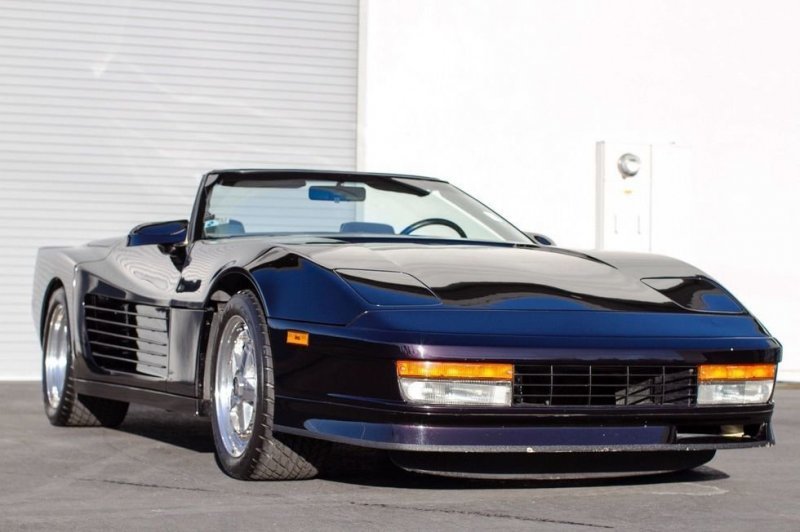 Chevrolet Corvette из 80-х стилизованный под Ferrari Testarossa