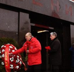 Короткий анекдот: "Грудинин - за народ!" Короткий анекдот: "Грудинин - за народ!"