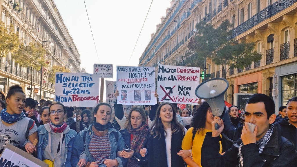 Протесты школьников и студентов в Марселе Протесты школьников и студентов в Марселе