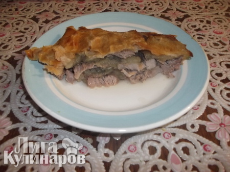 Свинина в вине под слоеным тестом "Чеширское мясо"