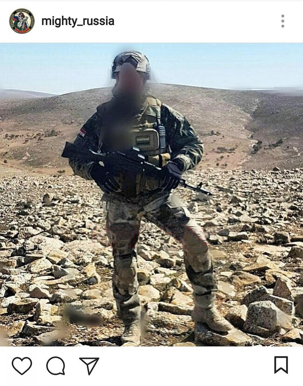Российский боец ЧВК в пустыне под Пальмирой. Фото: instagram.com/mighty_russia