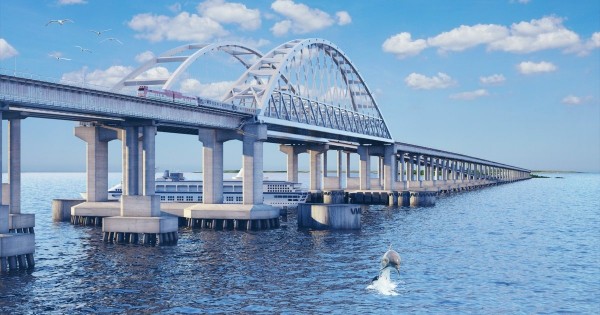 На каких условиях иностранцы будут получать медаль за Крымский мост