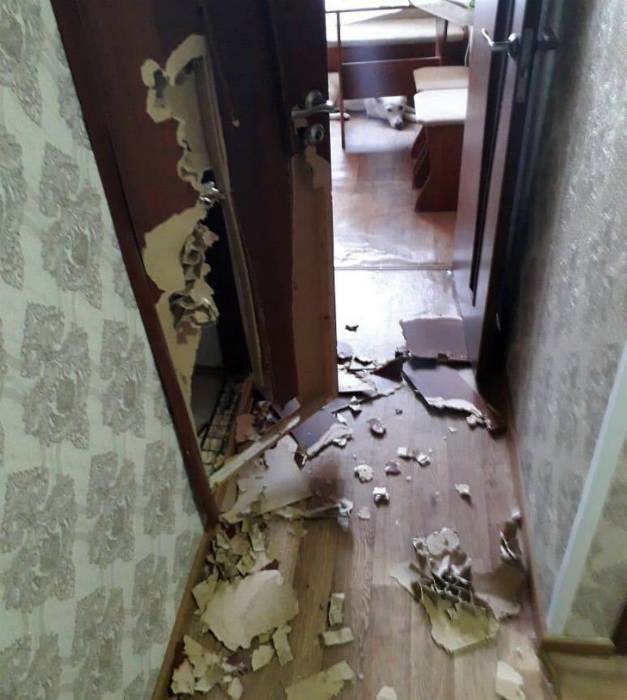 Ремонт, который начался неожиданно. | Фото: AdMe. 17 четвероногих проказников, которые знатно накосячили