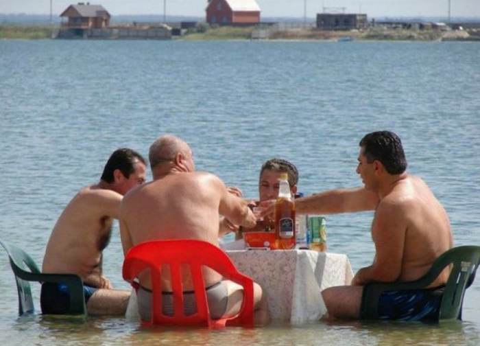 Лучший столик. Лучший столик.