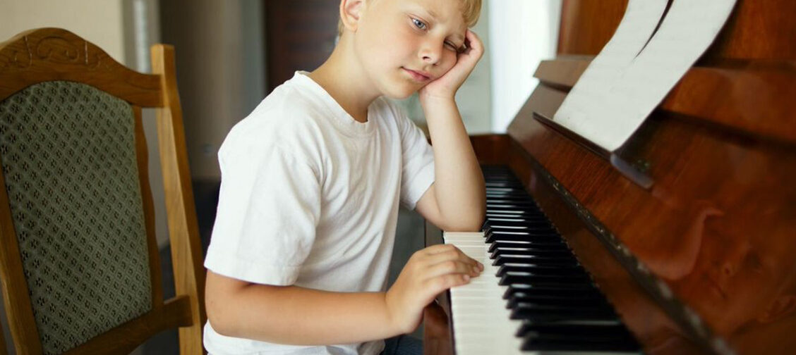 «В школу не пойду, и музыкалка ваша надоела!» Что делать родителям, если дети отказываются учиться