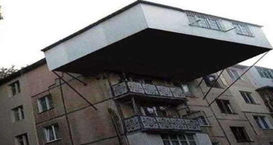 Обнаглевшие соседи, которые расширили балкон вызвали протест в сети...