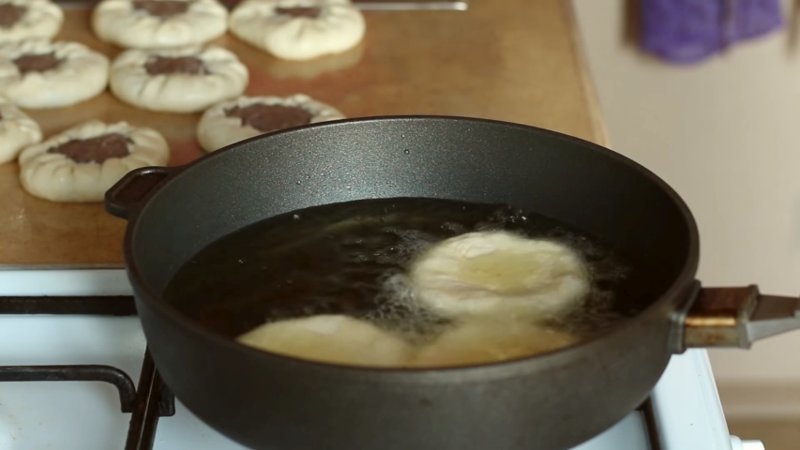 ОБЖАРИВАНИЕ БЕЛЯШЕЙ Хрустящие беляши с мясом на дрожжевом тесте