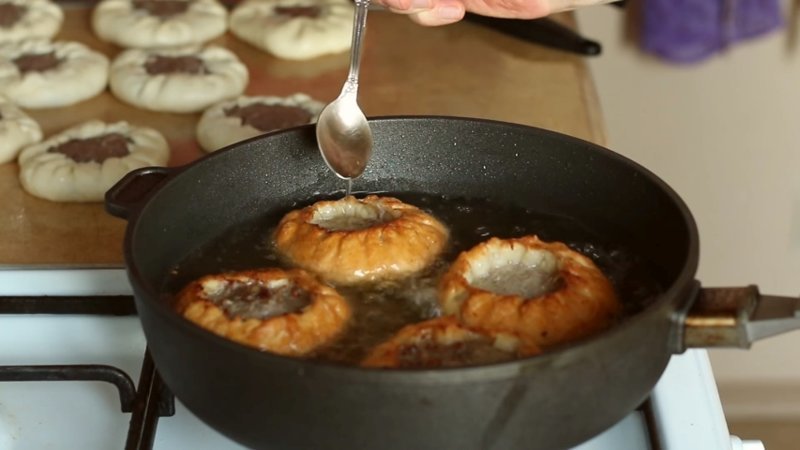 ОБЖАРИВАНИЕ БЕЛЯШЕЙ Хрустящие беляши с мясом на дрожжевом тесте