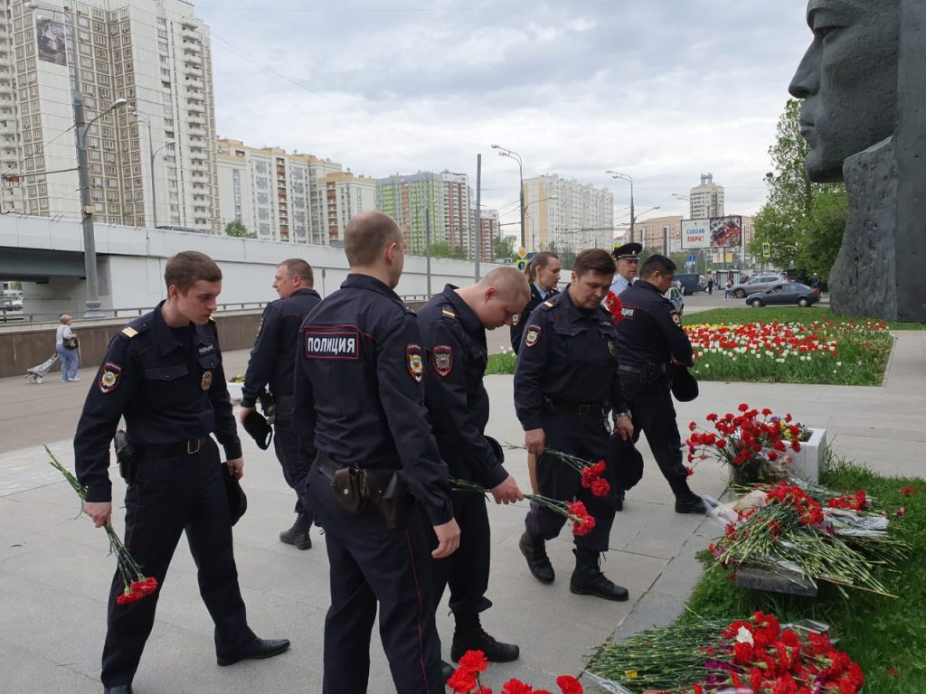 Сотрудники полиции Отдела МВД России по району Хорошево-Мневники г. Москвы почтили память Героя Советского Союза Дмитрия Михайловича Карбышева