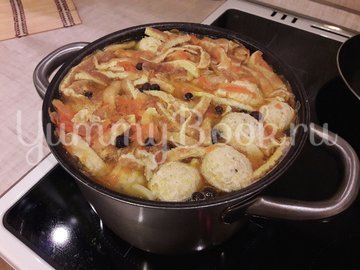 Лёгкий суп с куриными фрикадельками и яичной "лапшой"