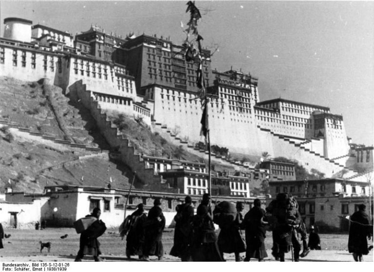 Зачем Гитлер отправлял на Тибет тайные экспедиции