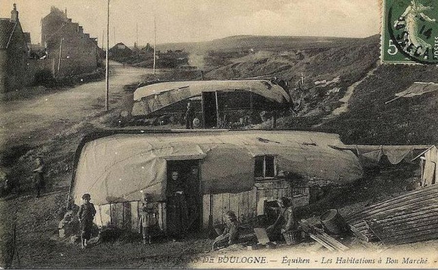 Экиан: деревня из старых лодок