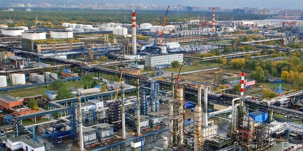 Собянин: Экологическая модернизация снизит вредные выбросы Московского НПЗ в 4 раза