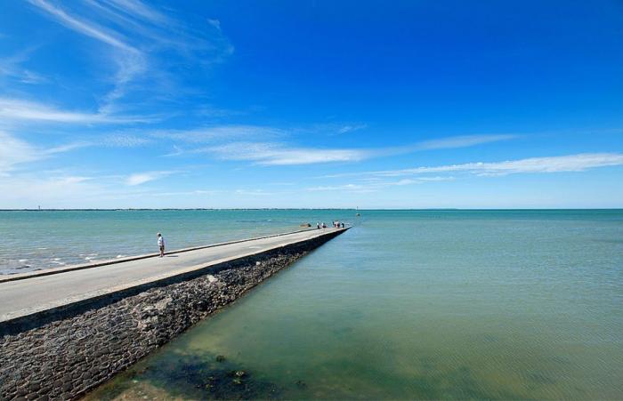 Удивительная дорога, дважды в сутки уходящая под воду (8 фото) Удивительная дорога, дважды в сутки уходящая под воду (8 фото)