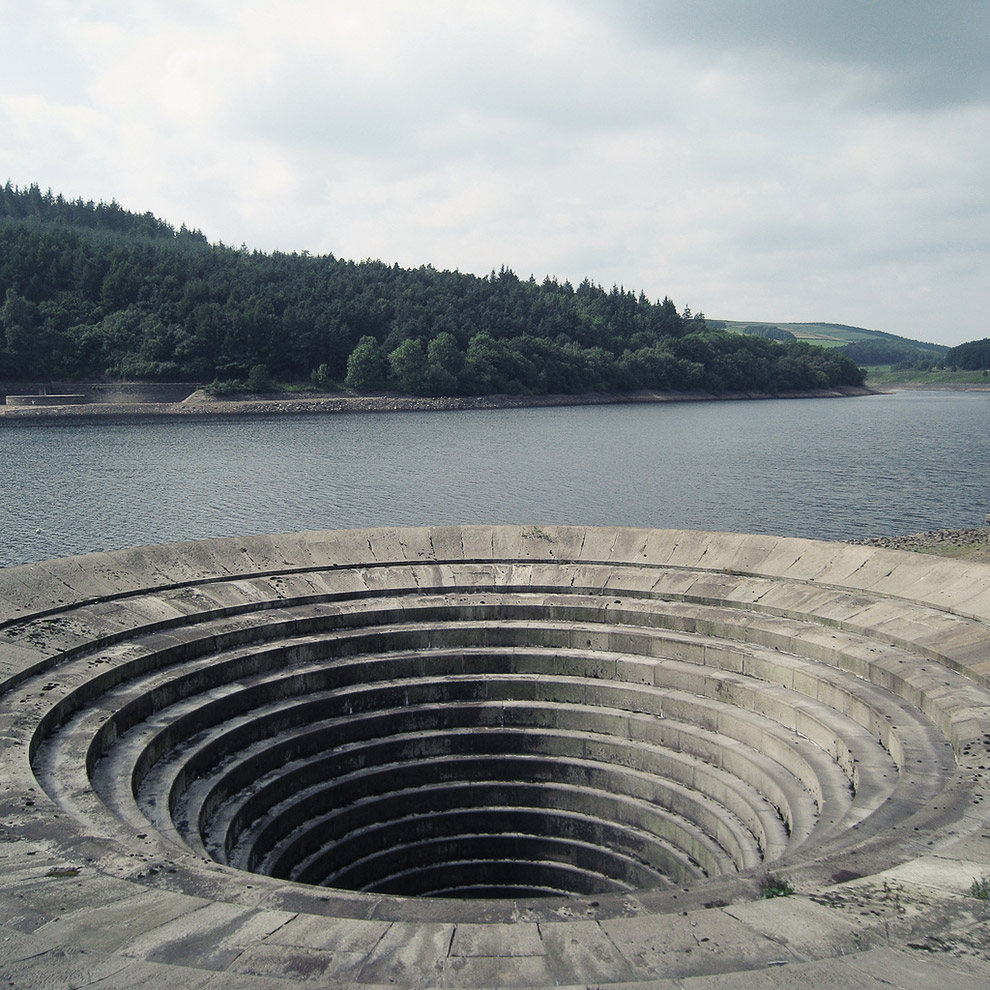 Ледибауэр (анг. Ladybower) — Y-образное водохранилище