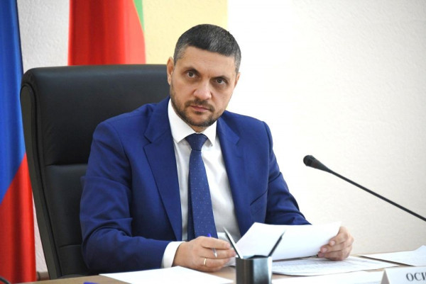 Российский губернатор зачитал рэп в своём рабочем кабинете
