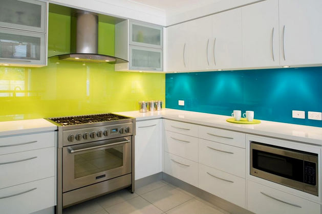 Кухня в цветах: бирюзовый, серый, светло-серый, темно-зеленый, салатовый. Кухня в стилях: эклектика.