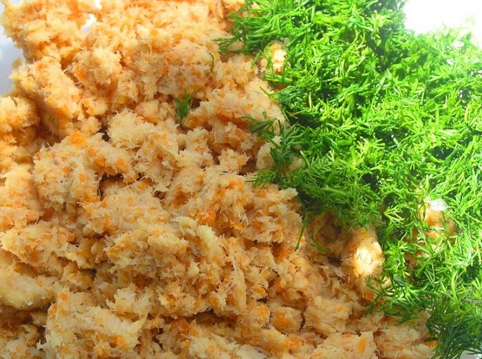 Из дешевого вареного минтая готовлю деликатес советского времени - вкусный салат Раковые шейки