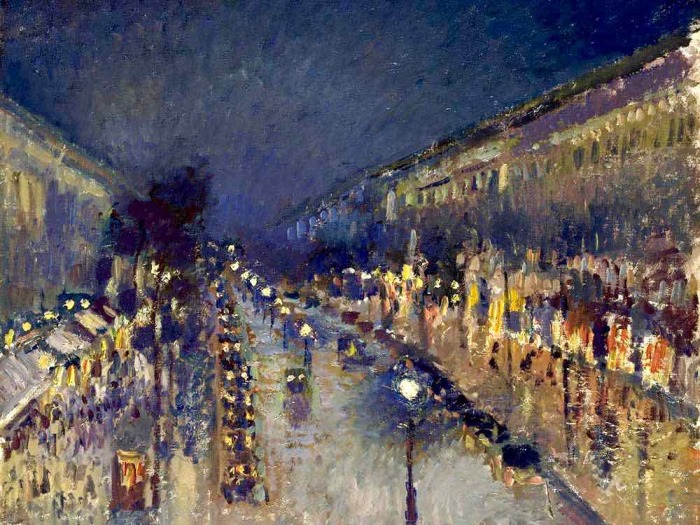 Бульвар Монтматр ночью, Камиль Писсарро. \ Фото: cn.artsdot.com. Почему публика потешась над известными сегодня импрессионистами